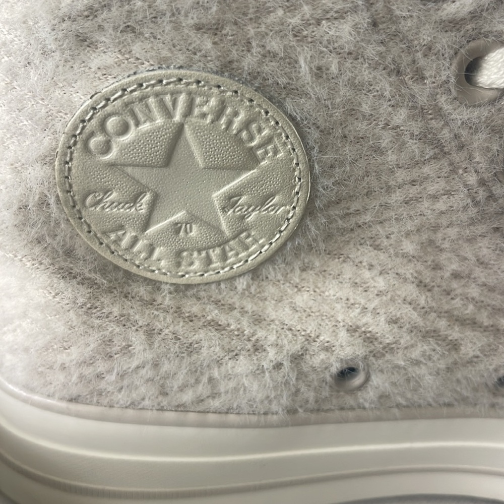 NWOB CONVERSE CHUCK 70 Cozy High-top Sneakers Size 8.5 beige fuzzy fabric - Picture 6 of 11